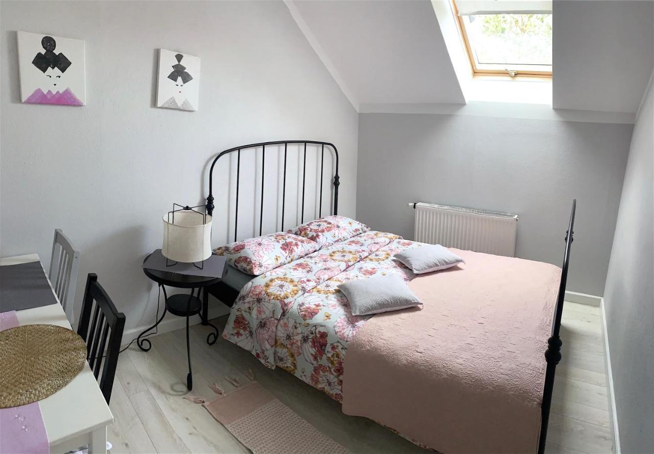 Szary Domek Apartamenty Устка Екстериор снимка