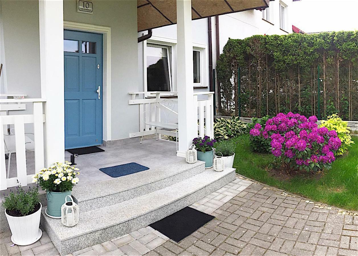 Szary Domek Apartamenty Устка Екстериор снимка